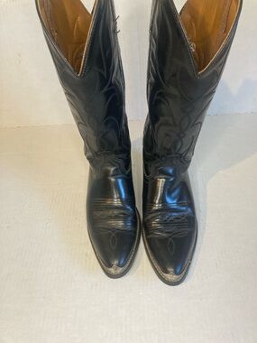 Classic Black Western Cowboy Boots - The Woman